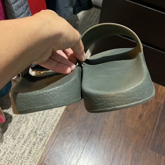 VALENTINO GARAVANI
SANDALI LOGO Yellow & Green Slides - Picture 6 of 8